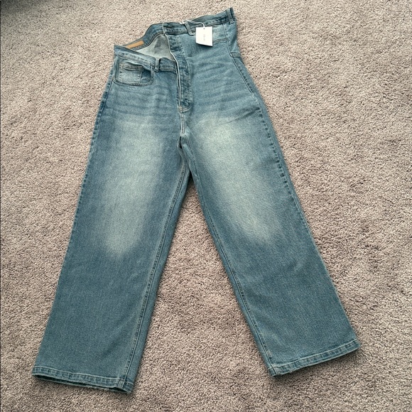 Jeans - Picture 1 of 5